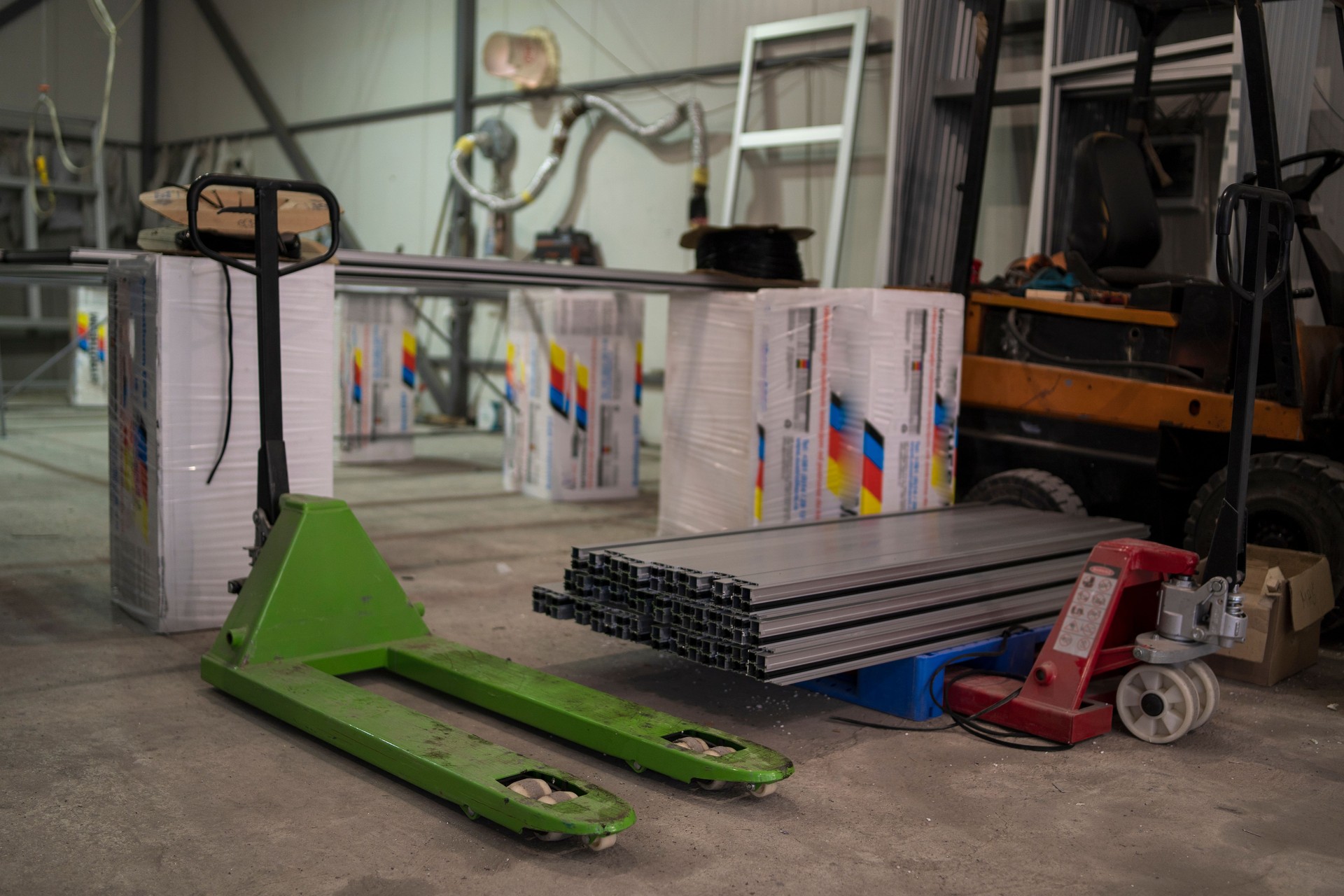 Aluminum profile for window, door